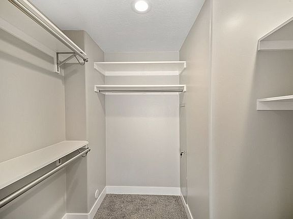 4th image of 432 E Windy Garden Ln