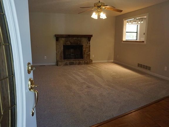 3rd image of 3056 Beaver Dr