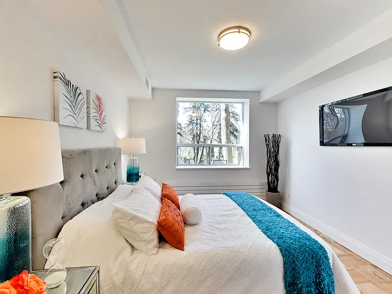 42 Glen Elm Ave #206 — Photo 98