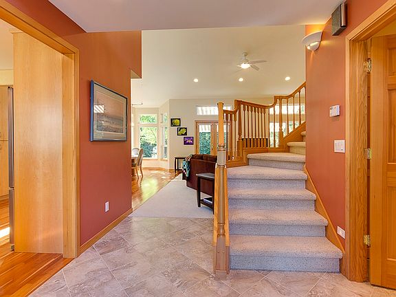 3rd image of 27317 Balmoral Pl NE