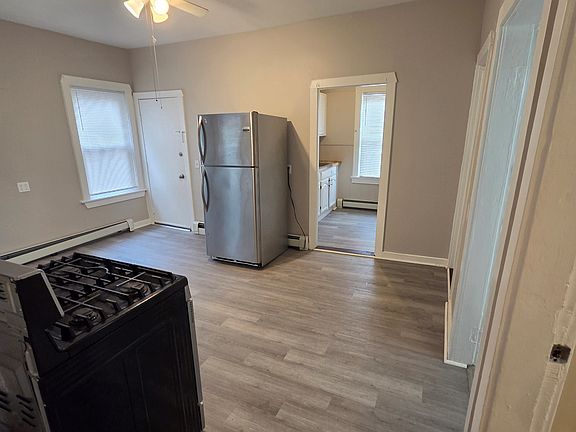 3rd image of 114 Jewett St Floor 1