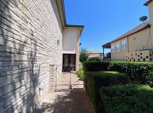 13 Swiftwater Trl, The Hills, TX 78738