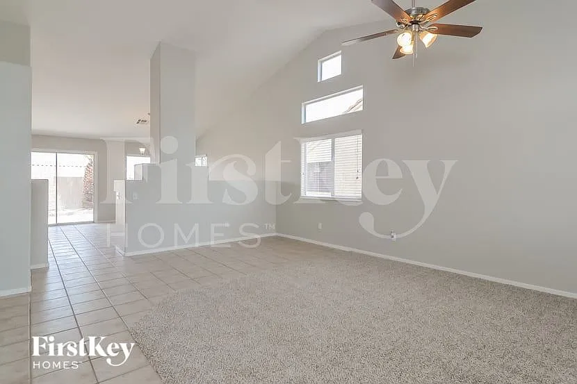 4 bed, 2.0 bath, 1656 sqft, $2,570 — Photo 4