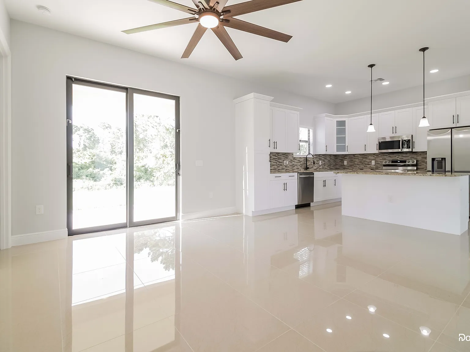 3 bed, 2.0 bath, 1642 sqft, $2,190 — Photo 4