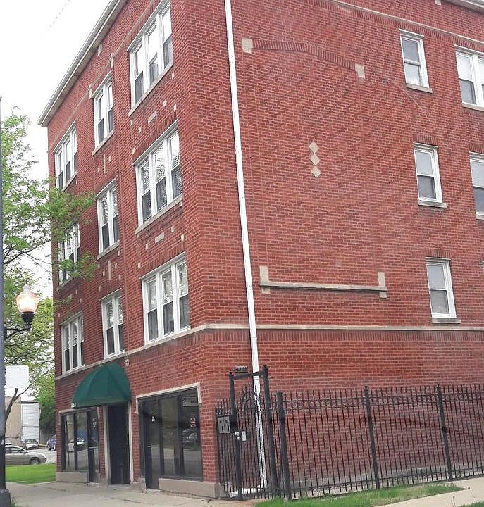 1st image of 2549 N Laramie Ave APT 2E