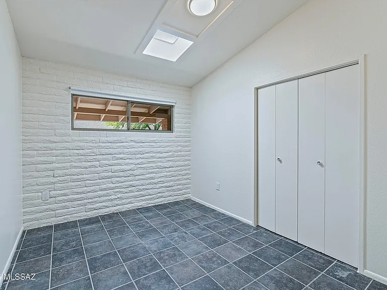 519 S Avenue D — Photo 24