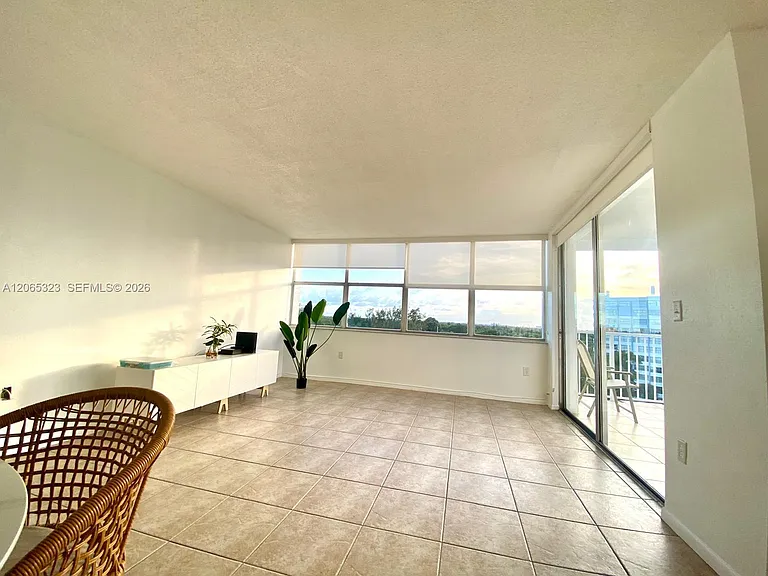 1300 NE Miami Gardens Dr #713E — Photo 5
