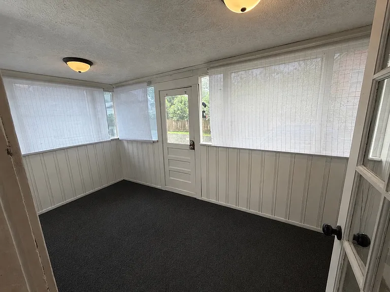 301 Lexington Ave — Photo 8