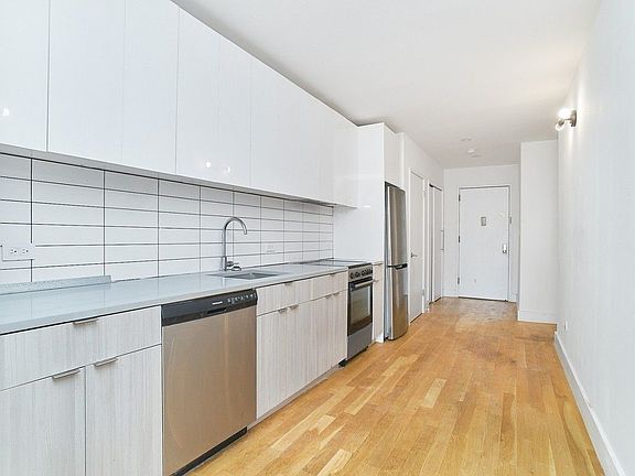 5th image of 4300 Broadway APT 4A