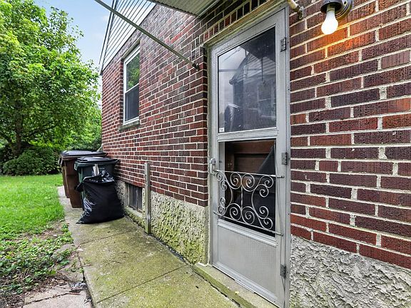 4th image of 8243 Daly Rd