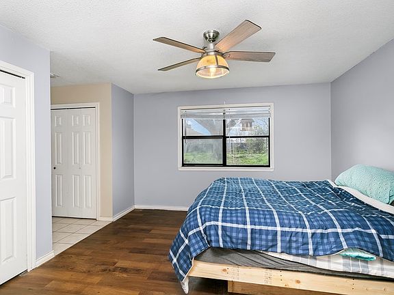 5th image of 109 W Driftwood Dr