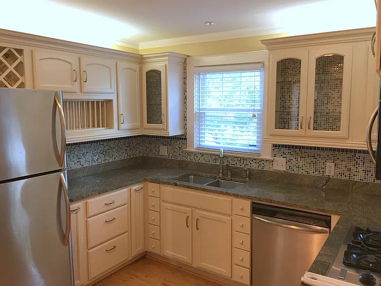 406 Maple St — Photo 5