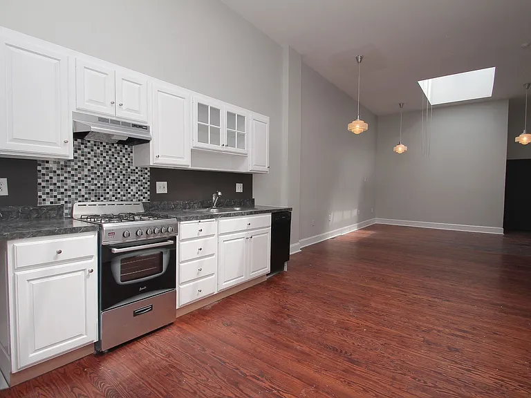 1527 South Street — Photo 4
