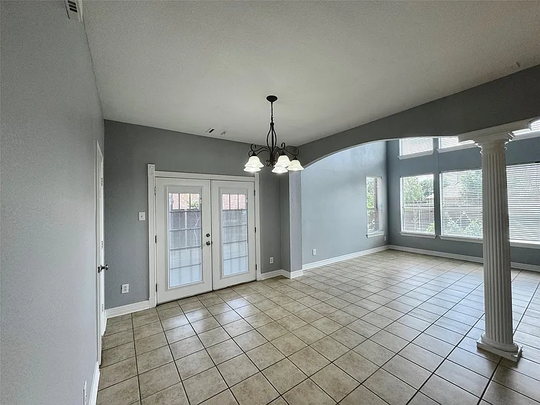 4405 Brighton Dr — Photo 6