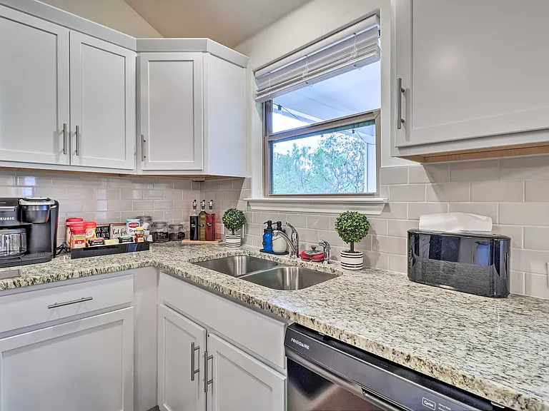 140 Oakhill Dr — Photo 22