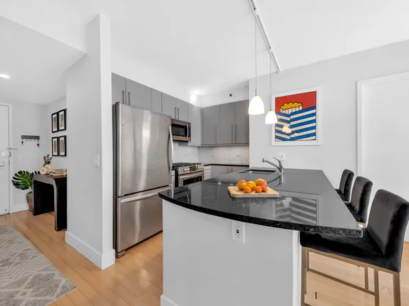 242 East 25th Street 4A image 2 of 9