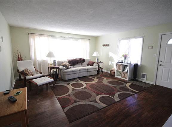 5th image of 23083 Gardena Pl