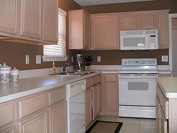 3rd image of 2036 Lake Pointe Dr