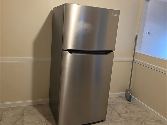 2nd image of 70 Mudge St #8
