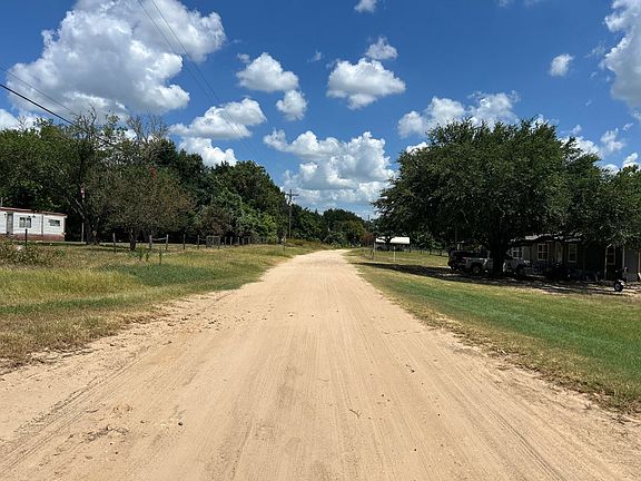 4th image of 538 Lakeside Dr