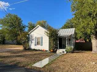 210 W Hackberry St, Fredericksburg, TX 78624