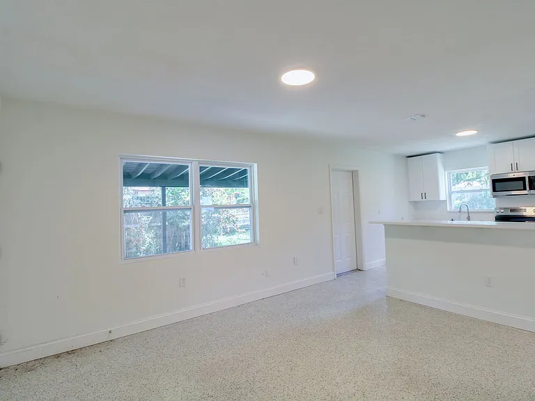 1618 Indiana Ave — Photo 18