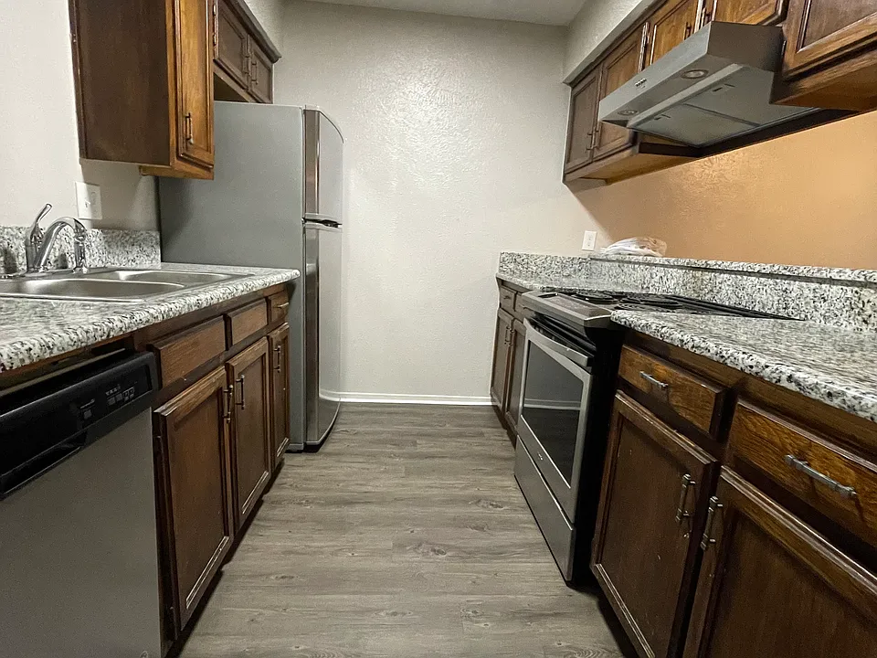 505 Eagle Dr #4