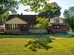 2549 Canterbury Rd, Westlake, OH 44145