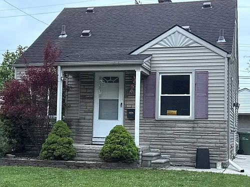 14907 University St Photo 1