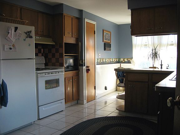 4th image of 41 Biscayne Dr
