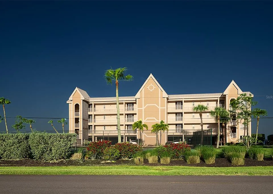 101 N Marion Ct #114