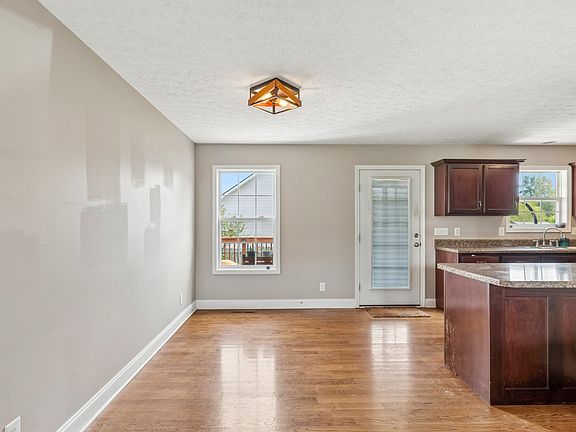 4th image of 503 Polo Ln