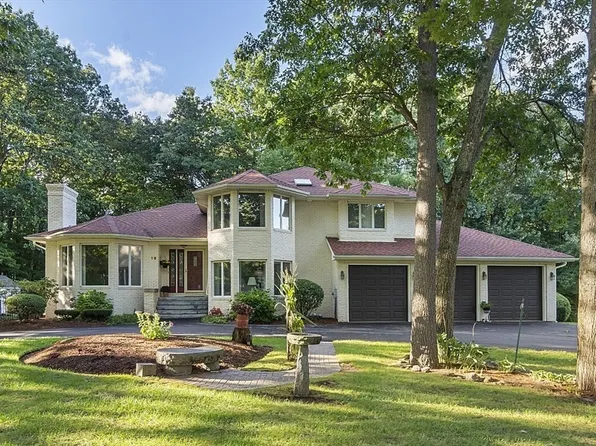 16 Fox Run Ln, Salem, NH 03079