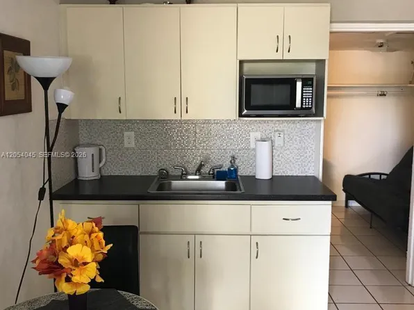 26 Diplomat Pkwy, Hallandale, FL