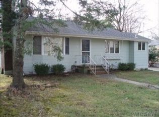 34 Fanning Ave, Hampton Bays, NY 11946