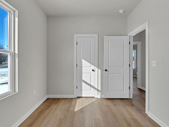 3rd image of 2100 E Plaza Ct