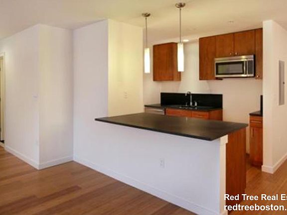 3rd image of 16 Miner St