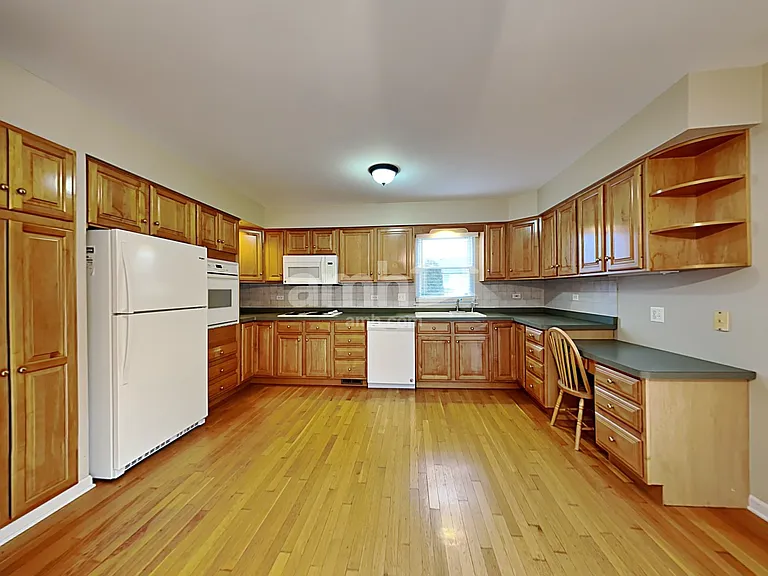 3415 Turnberry Dr — Photo 3
