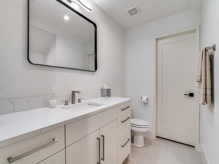 3rd floor full bath