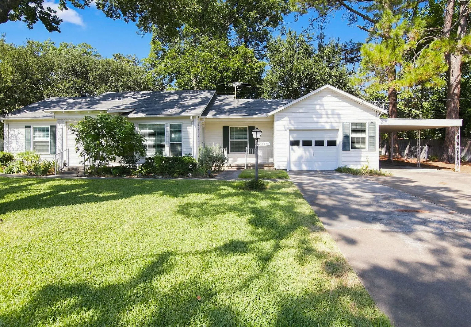 2 bed, 1.0 bath, 1167 sqft, $1,850 — Photo 4