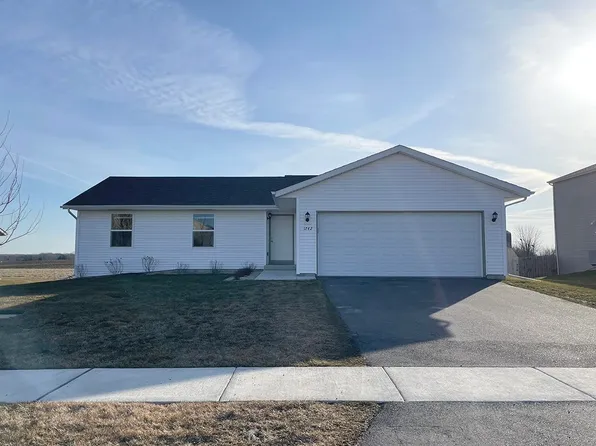 1742 Parkside Dr, Belvidere, IL 61008