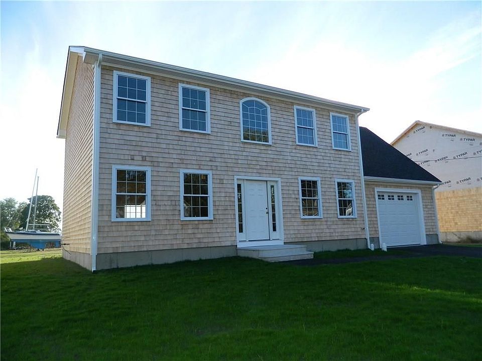 2nd image of 10 Woodbine Ave