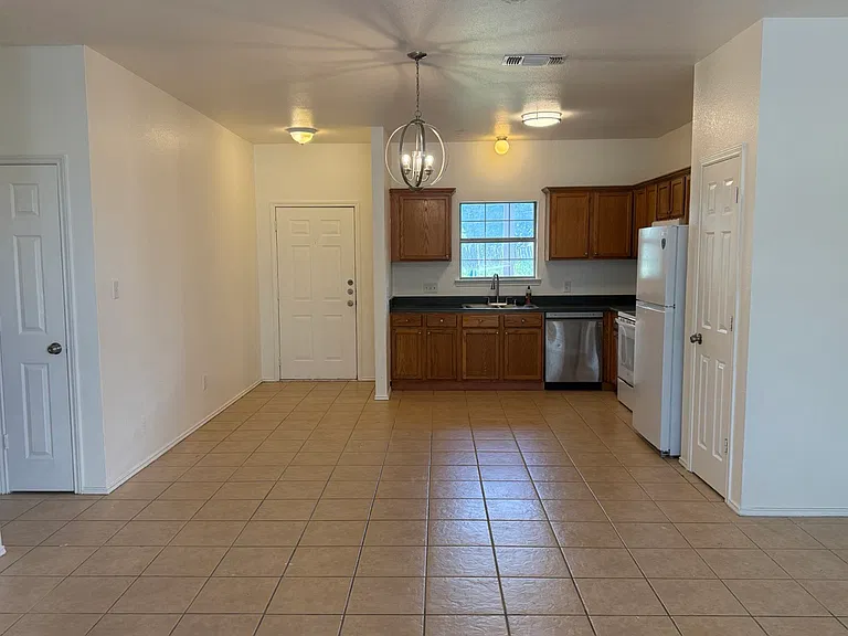 703 1/2 Westchester Rd — Photo 12