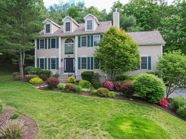 40 Nathan Hale Court, Cheshire, CT 06410