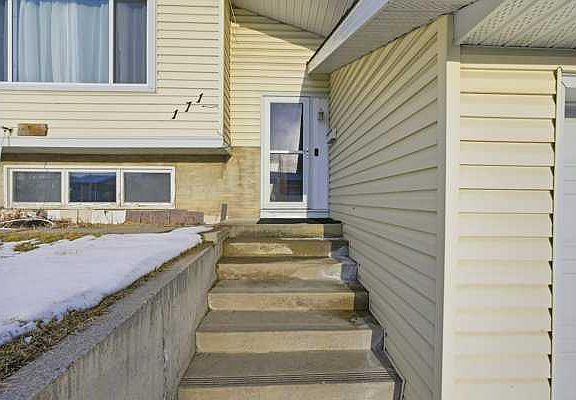 4th image of 171 W Rundlefield Cres NE