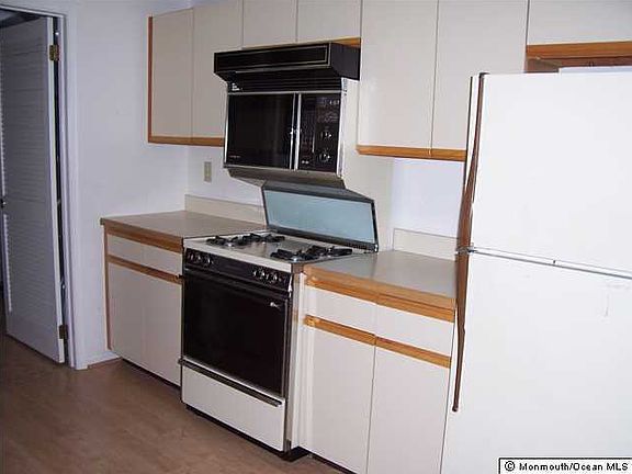 2nd image of 994 Buckingham Drive #A