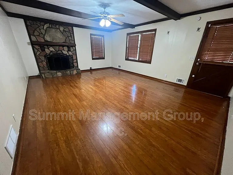 916 Curry Cir SE — Photo 4