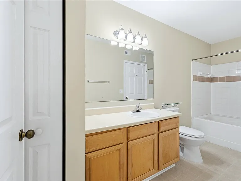 1015 Villagio Cir #202 — Photo 23