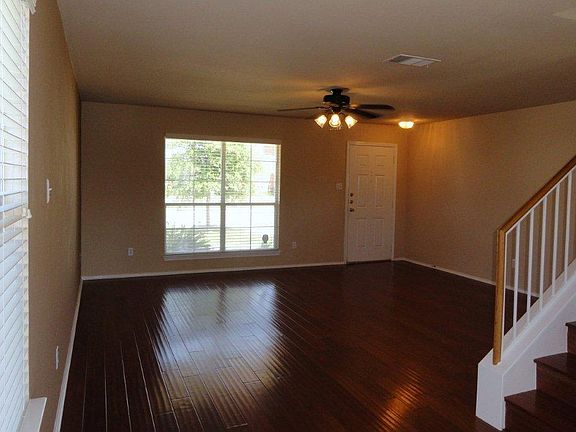 5th image of 909 Remington Dr
