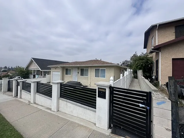 621 N Bonnie Beach Pl #1 — Photo 12